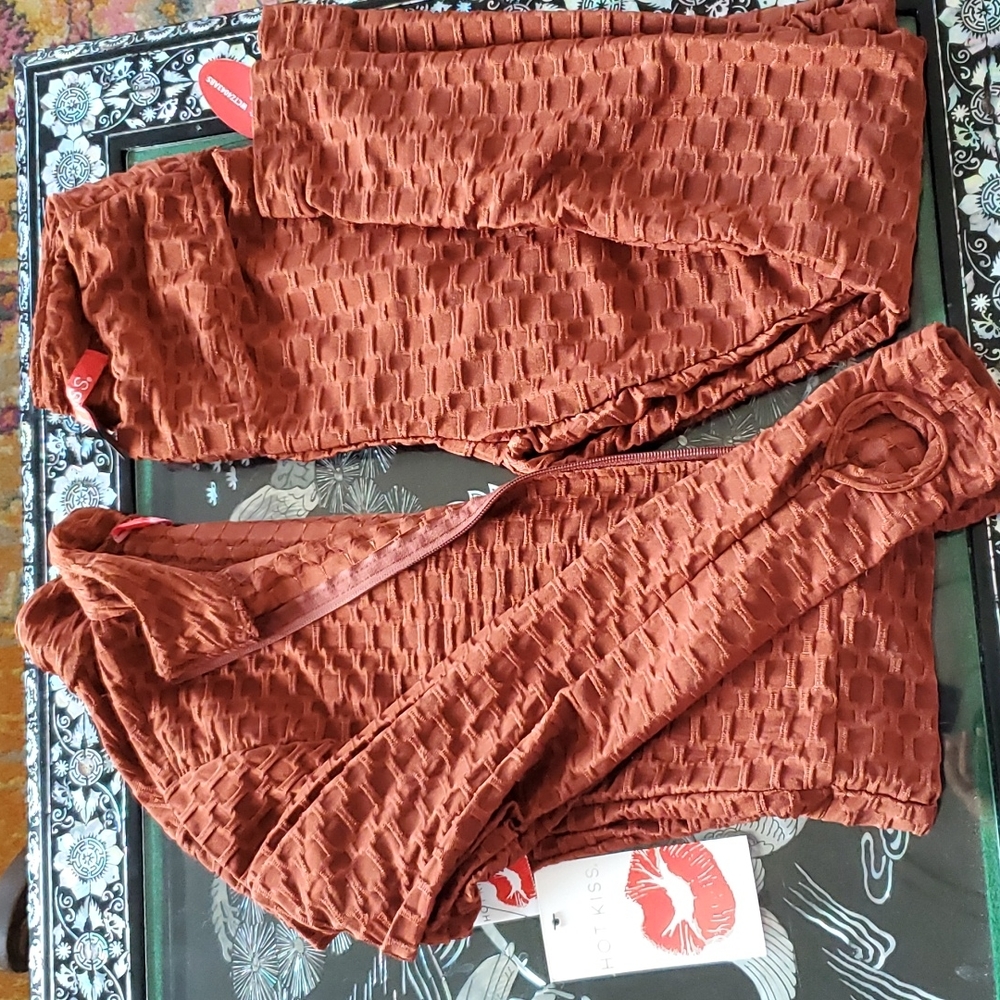 Exercise top and bottom,